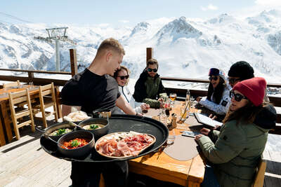 Tablée au restaurant d'altitude à Tignes